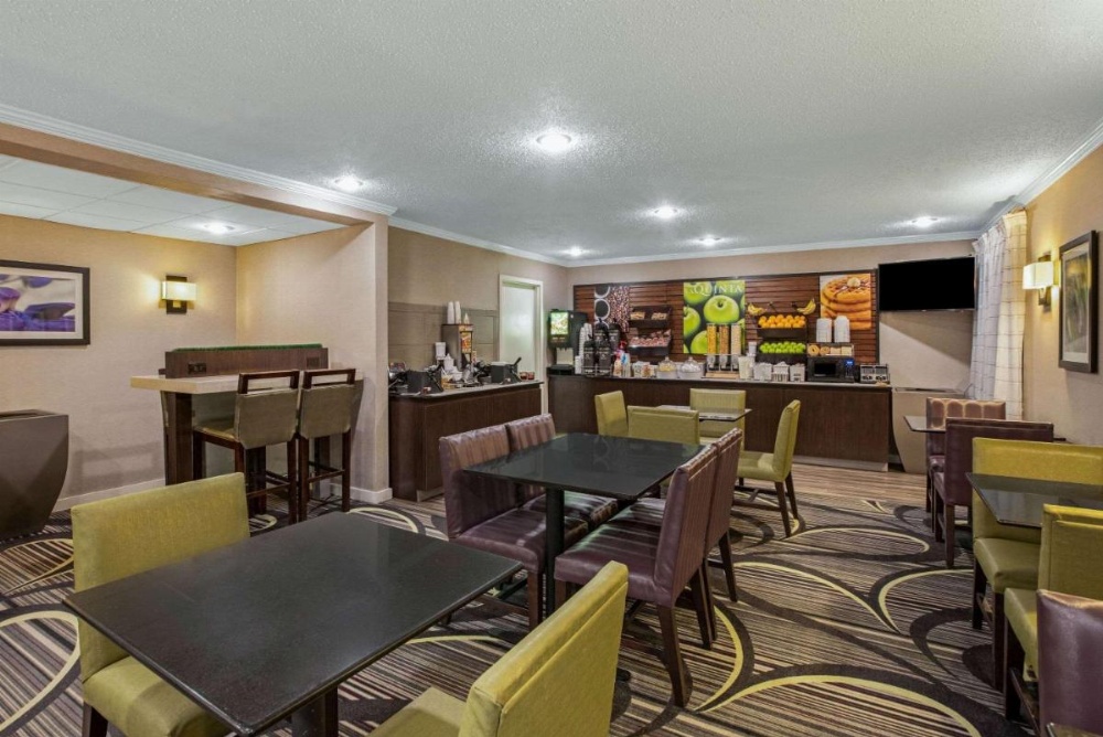 La Quinta Inn & Suites by Wyndham Little Rock North - Mccain Mall Image 11