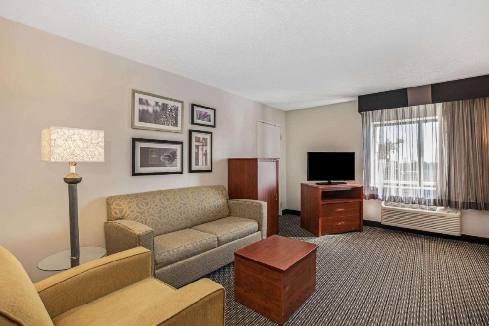 La Quinta Inn & Suites by Wyndham Little Rock North - Mccain Mall