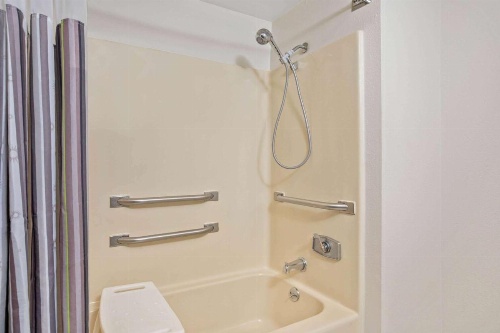 La Quinta Inn & Suites by Wyndham Little Rock North - Mccain Mall image 26