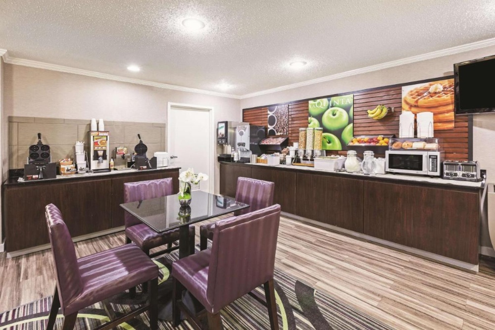 La Quinta Inn & Suites by Wyndham Little Rock North - Mccain Mall Image 32