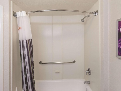 La Quinta Inn & Suites by Wyndham Little Rock North - Mccain Mall image 37