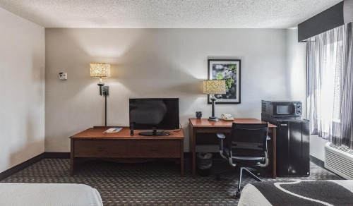 La Quinta Inn & Suites by Wyndham Little Rock North - Mccain Mall image 5